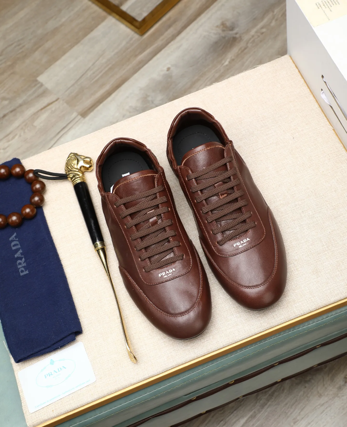 Men's shoes 💰 680 (top version) Product trademark: Prada "Prada" original casual shoes Regular size: 38-44 (can be customized to 45) Product materials: Original imported cowhide upper, original outsole.